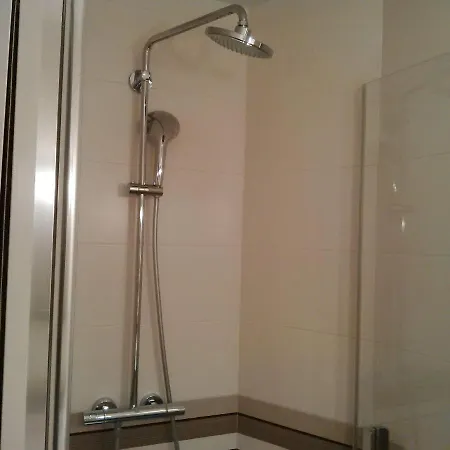 Bridgestreet Champs-elysees *