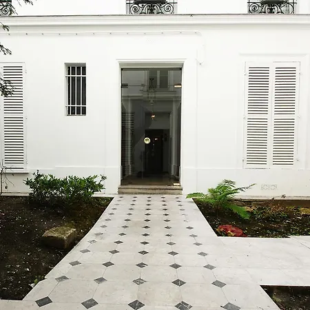 Bridgestreet Champs-elysees *