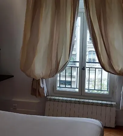 Bridgestreet Champs-elysees *