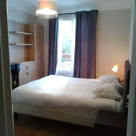 Bridgestreet Champs-elysees * パリ