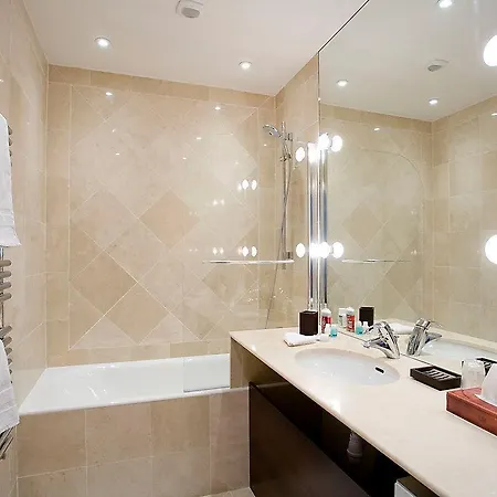 Bridgestreet Champs-elysees