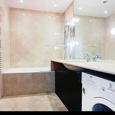 Bridgestreet Champs-elysees * Paris