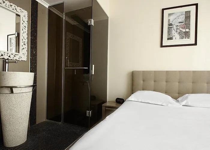 Bridgestreet Champs-elysees