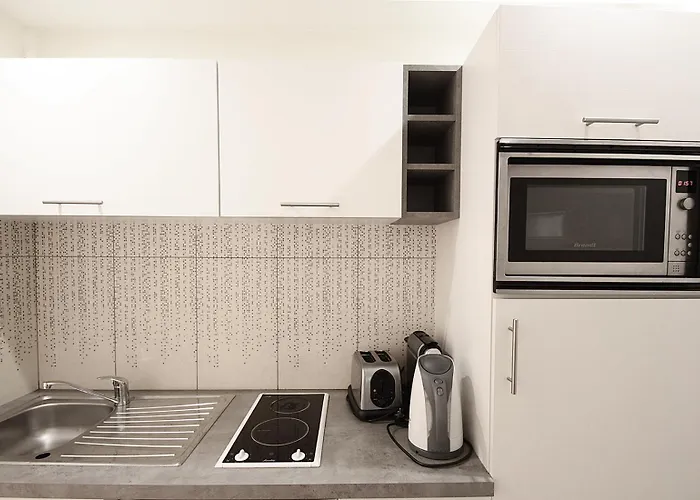 Bridgestreet Champs-elysees