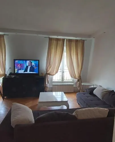 Bridgestreet Champs-elysees Apartmán Paříž