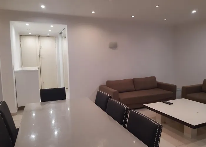 Bridgestreet Champs-elysees