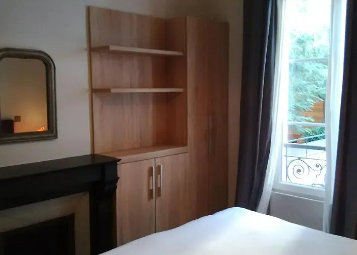 Bridgestreet Champs-elysees *