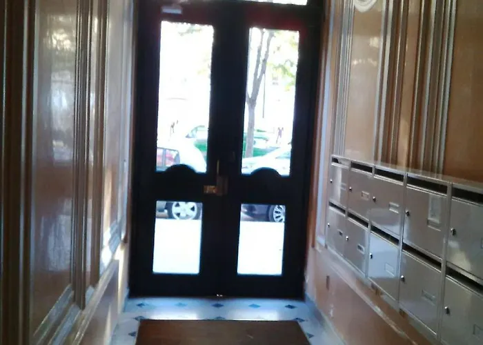 Bridgestreet Champs-elysees