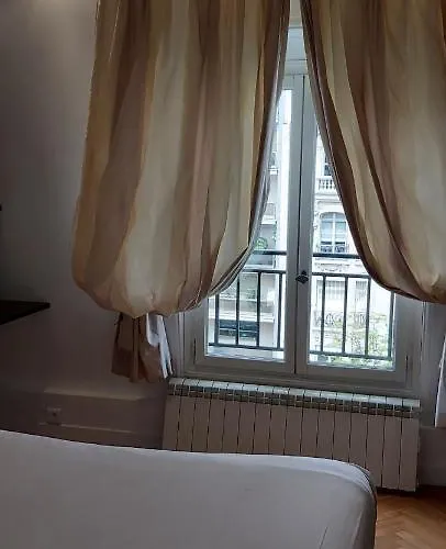 Bridgestreet Champs-elysees *